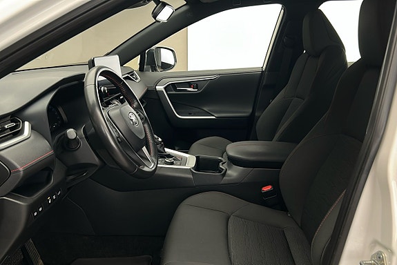 Toyota RAV4 Plug-in Hybrid 10 of 27
