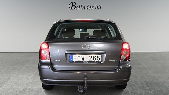 Toyota Avensis 5 of 18