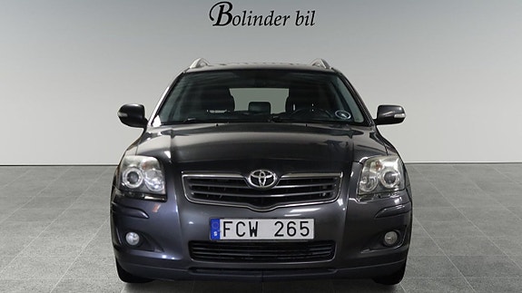 Toyota Avensis 2 of 18