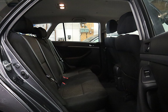 Toyota Avensis 12 of 18