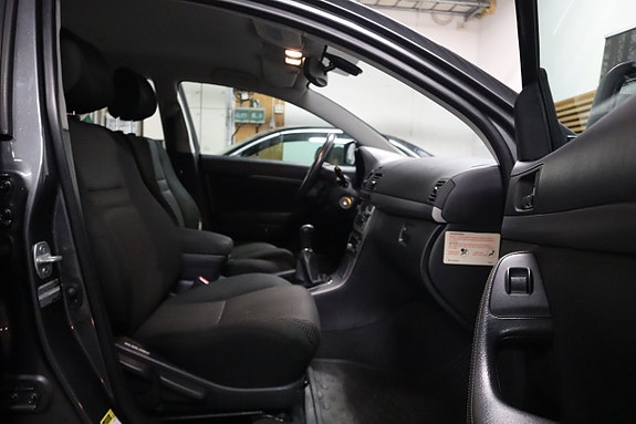Toyota Avensis 11 of 18
