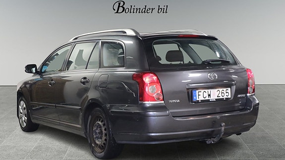 Toyota Avensis 4 of 18