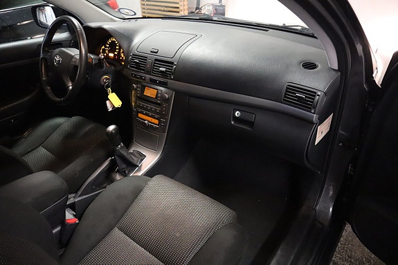 Toyota Avensis 10 of 18