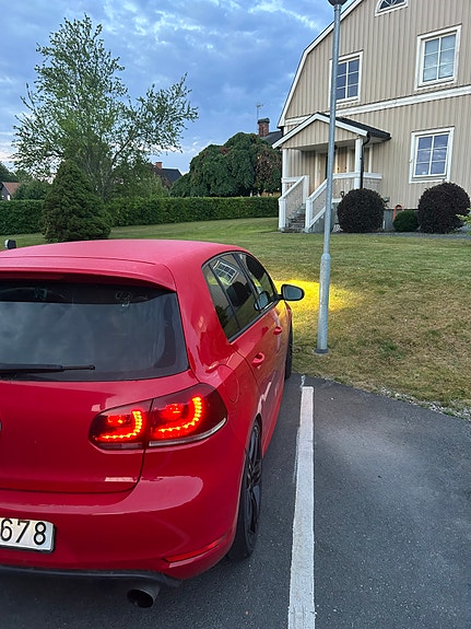 Volkswagen Golf VI 2 of 5