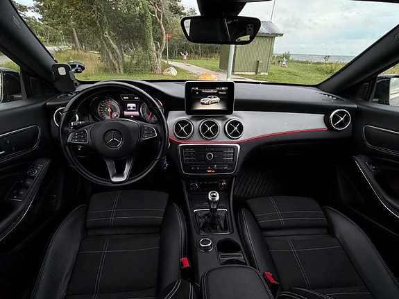Mercedes-Benz CLA200 8 of 15
