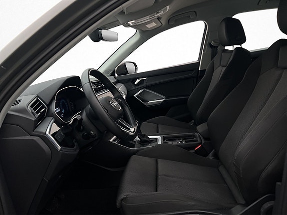 Audi Q3 12 of 26