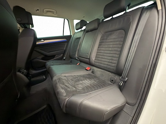Volkswagen Passat 13 of 30