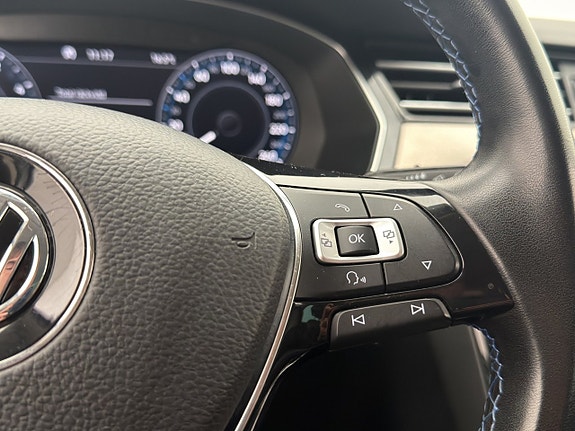 Volkswagen Passat 23 of 30