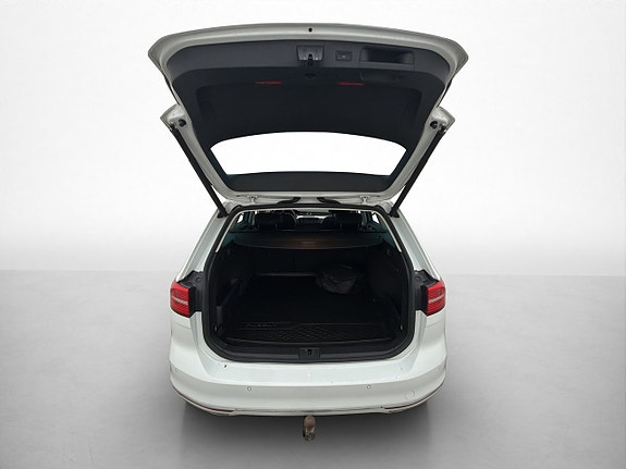 Volkswagen Passat 9 of 30