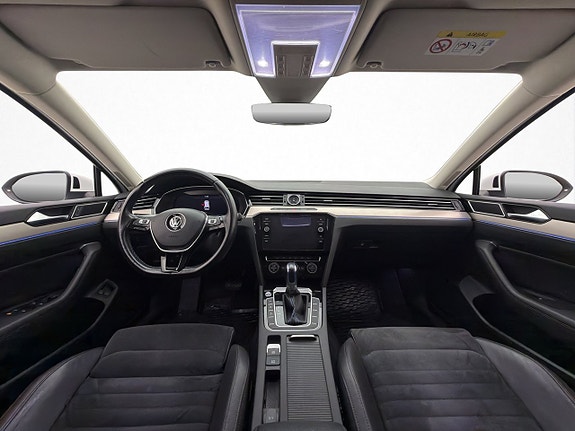 Volkswagen Passat 14 of 30