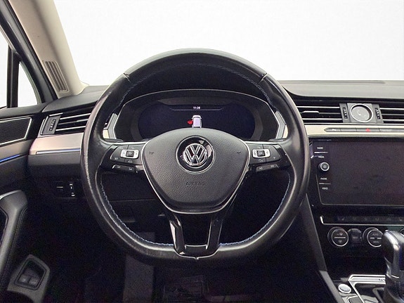 Volkswagen Passat 15 of 30