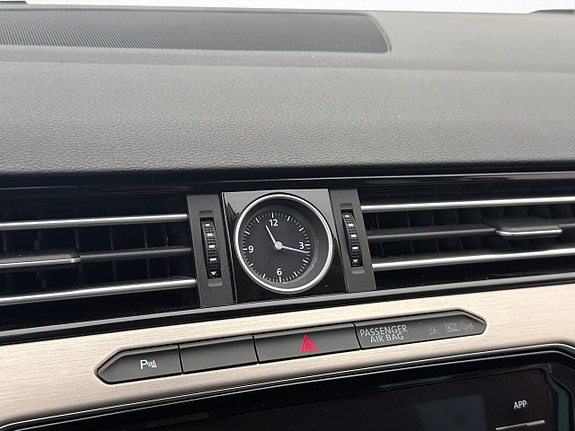 Volkswagen Passat 27 of 30