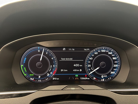 Volkswagen Passat 18 of 30