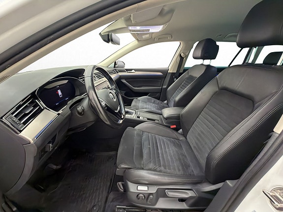 Volkswagen Passat 17 of 30