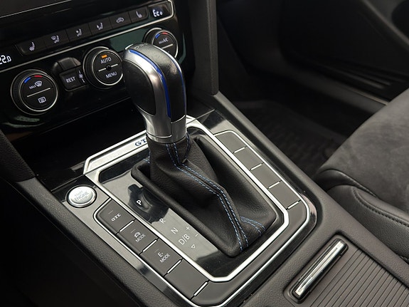 Volkswagen Passat 22 of 30