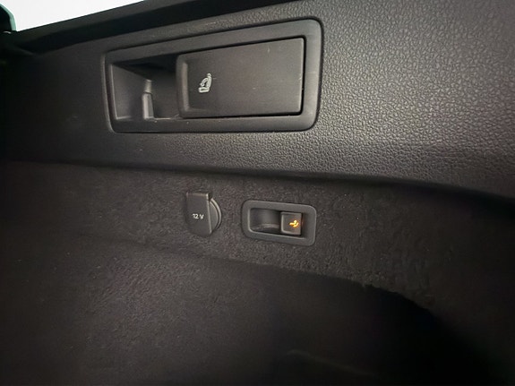 Volkswagen Passat 12 of 30