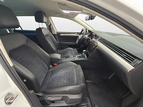 Volkswagen Passat 10 of 30