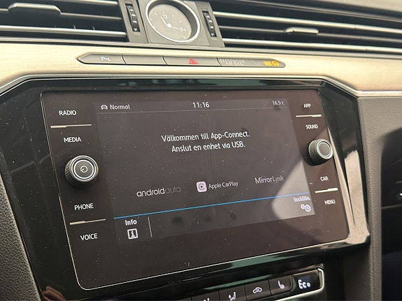 Volkswagen Passat 19 of 30