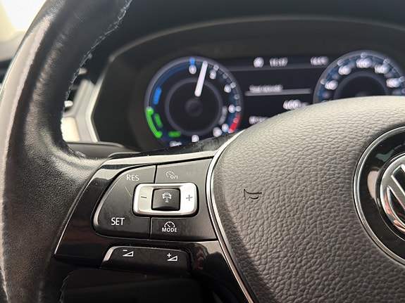 Volkswagen Passat 24 of 30