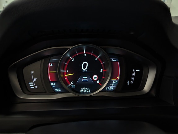 Volvo XC70 14 of 19