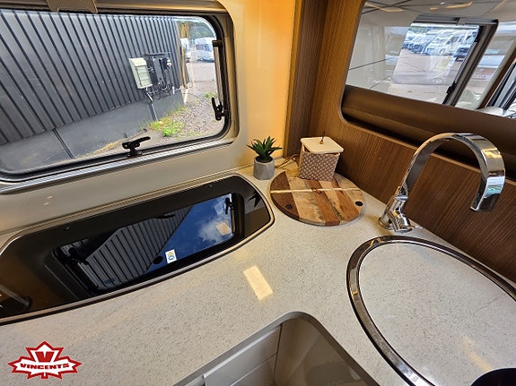 Bürstner I Elegance 910 *AC-bodel *Skinnklädsel *Ugn 7 of 30
