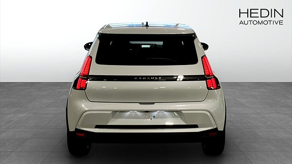 Renault 5 E-Tech 7 of 9