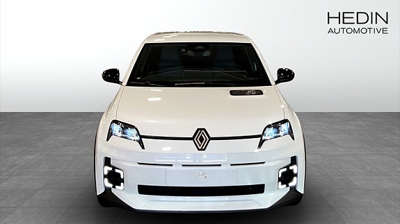 Renault 5 E-Tech 8 of 9
