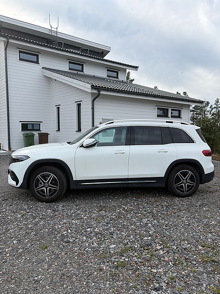 Mercedes-Benz EQB250+ 3 of 5