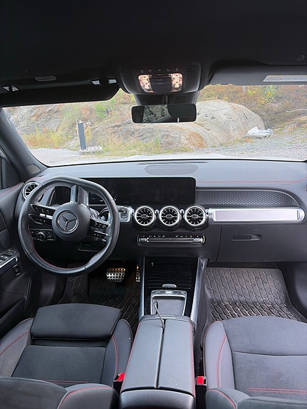 Mercedes-Benz EQB250+ 4 of 5