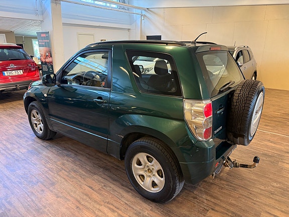 Suzuki Grand Vitara 2 of 17