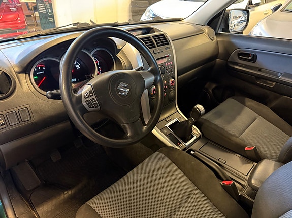 Suzuki Grand Vitara 5 of 17