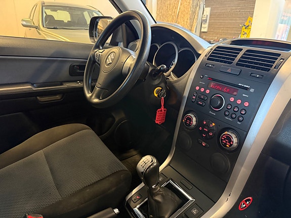 Suzuki Grand Vitara 9 of 17