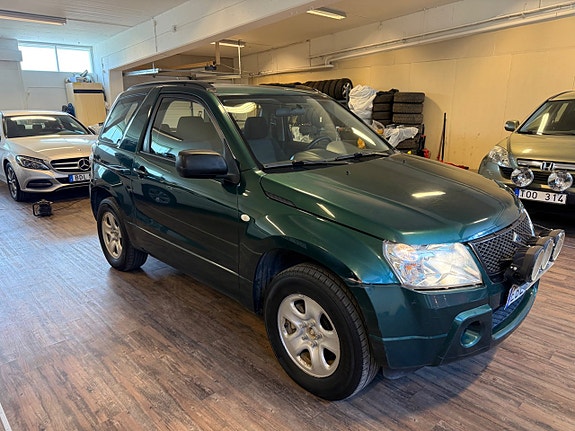 Suzuki Grand Vitara 4 of 17