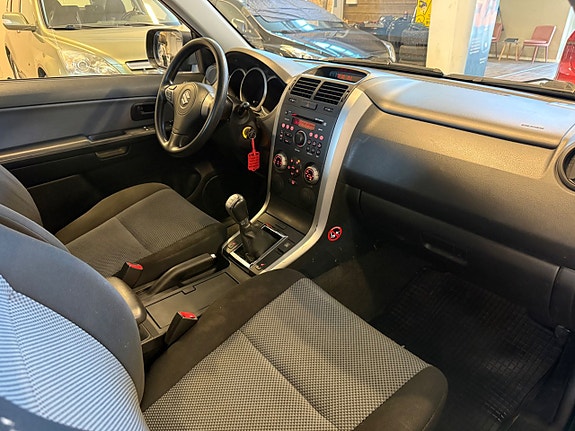Suzuki Grand Vitara 8 of 17