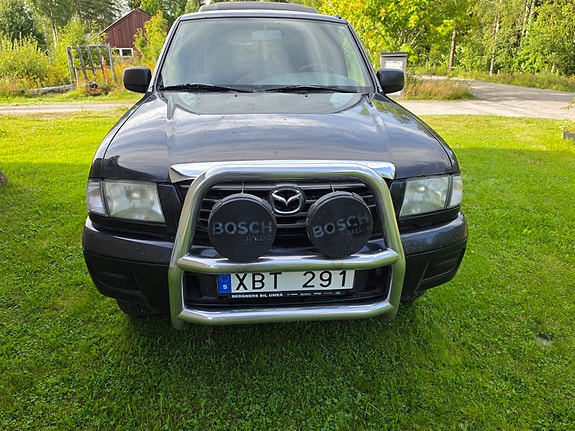 Mazda B2500 2 of 9