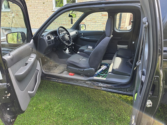 Mazda B2500 8 of 9