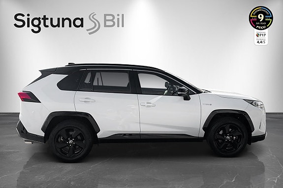 Toyota RAV4 4 of 25