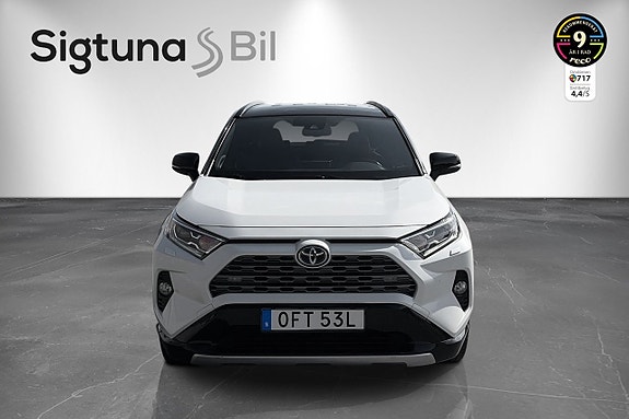 Toyota RAV4 2 of 25