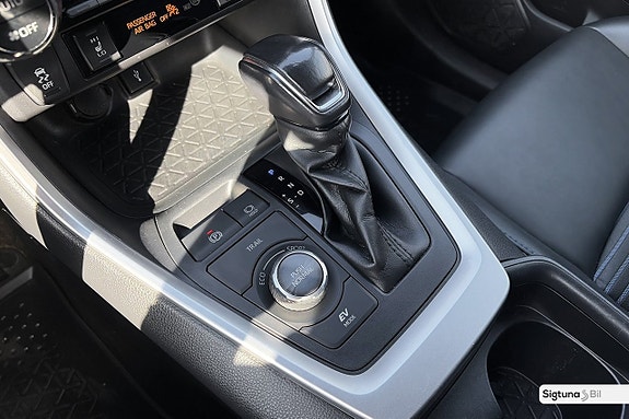 Toyota RAV4 18 of 25