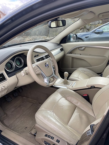Volvo V70 3 of 3