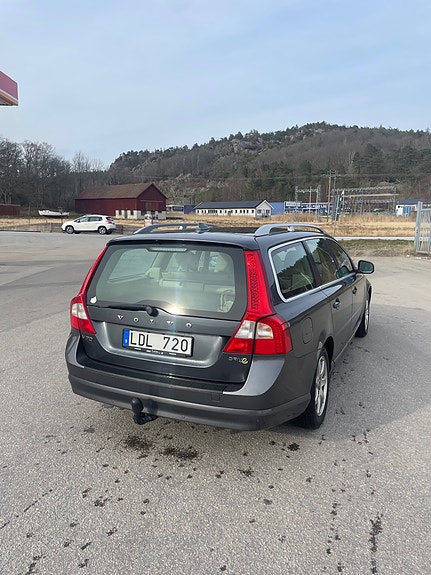 Volvo V70 2 of 3