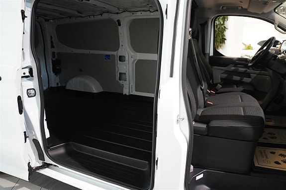 Ford Transit Custom 13 of 16