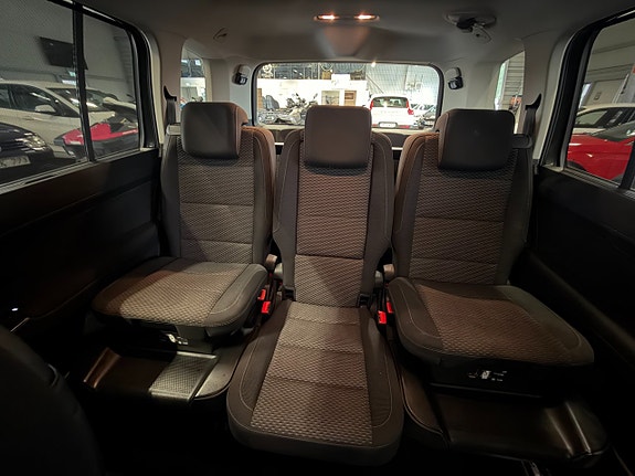Volkswagen Touran 17 of 30
