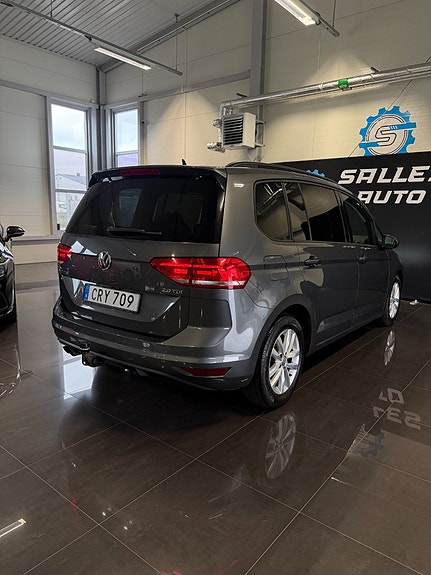 Volkswagen Touran 10 of 30