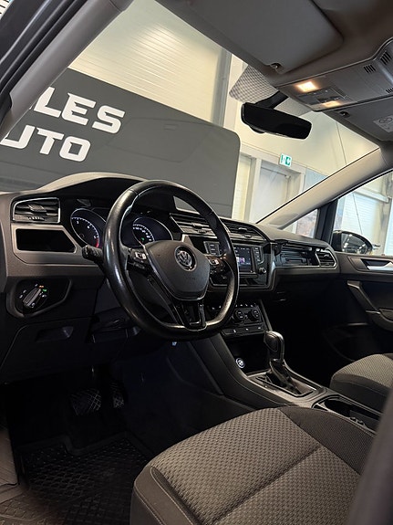 Volkswagen Touran 25 of 30