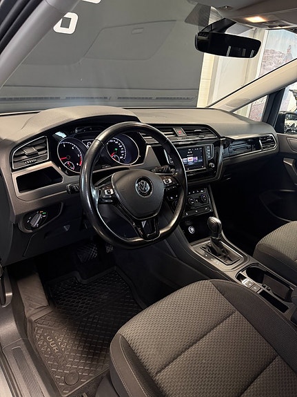 Volkswagen Touran 24 of 30