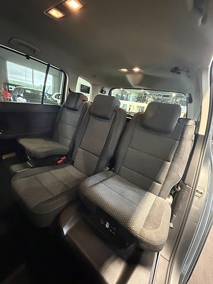 Volkswagen Touran 18 of 30