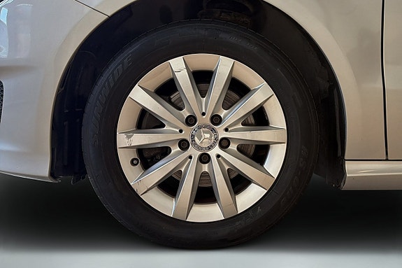 Mercedes-Benz B200 7 of 17