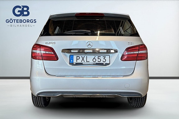 Mercedes-Benz B200 5 of 17