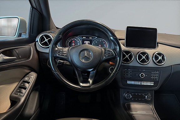 Mercedes-Benz B200 13 of 17